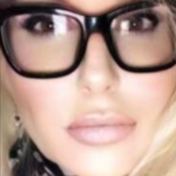 Meet your Posher, Karen - Picture 2 of 2